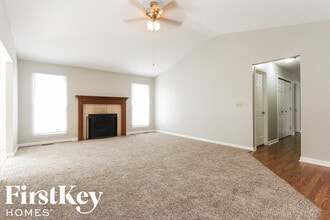 2204 Valley Creek W Ln in Indianapolis, IN - Building Photo - Building Photo