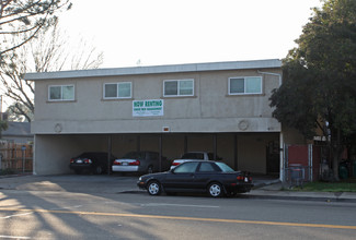 400 W. Lockeford Street Apartments in Lodi, CA - Building Photo - Building Photo