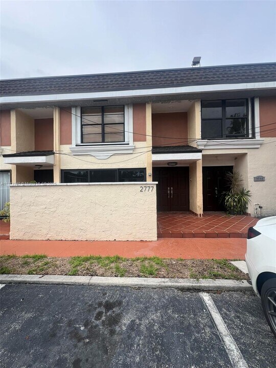 2777 NE 165th Terrace in North Miami Beach, FL - Building Photo