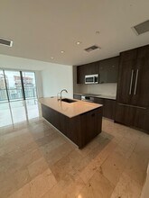 68 SE 6th St, Unit 3906 in Miami, FL - Building Photo - Building Photo