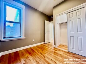 1914 Beacon St in Boston, MA - Building Photo