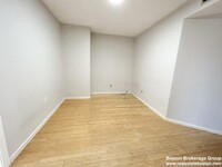 1578 Tremont St, Unit 4 in Boston, MA - Foto de edificio - Building Photo