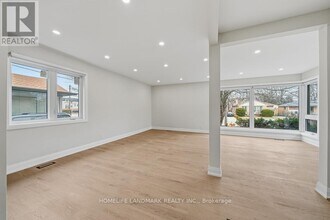 135 Waterloo Ave in Toronto, ON - Building Photo - Building Photo