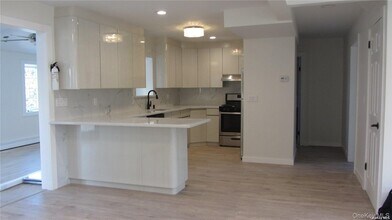 367 Columbus Pkwy in Mineola, NY - Building Photo - Building Photo