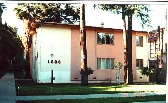 1606 Rock Glen Ave in Glendale, CA - Foto de edificio