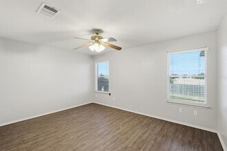 13516 Lyndon B Johnson St in Manor, TX - Building Photo - Building Photo