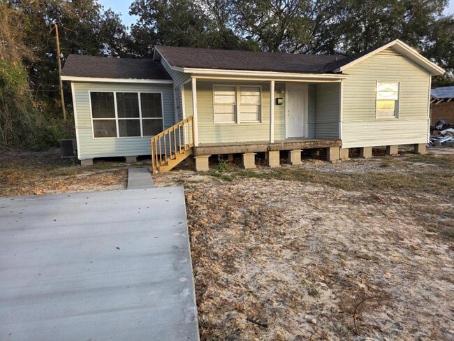 555 S 9th St in Silsbee, TX - Building Photo - Building Photo
