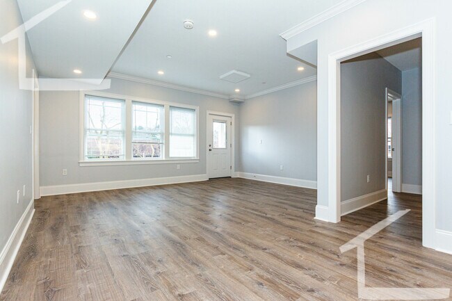 120 Kenrick St in Boston, MA - Foto de edificio - Building Photo