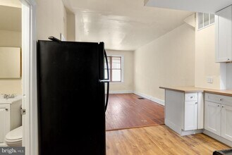 5147 Hazel Ave in Philadelphia, PA - Building Photo - Building Photo