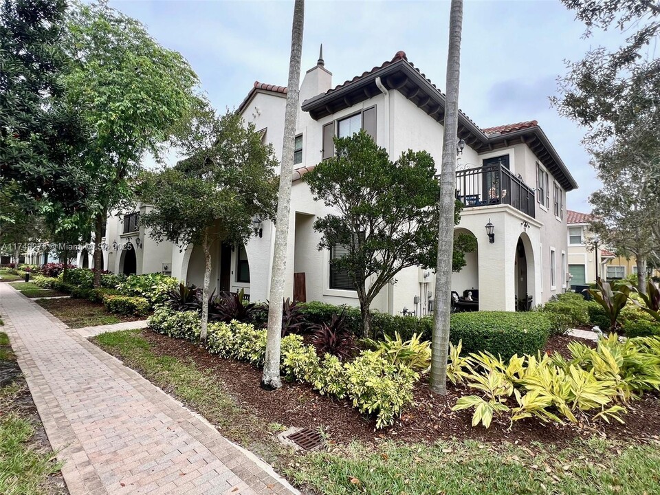 3311 NW 125th Way in Sunrise, FL - Building Photo