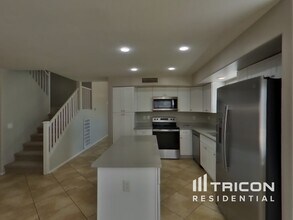 5548 W Southgate Ave in Phoenix, AZ - Building Photo - Building Photo