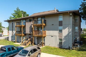 Meadowbrook Apartments in Independence, MO - Foto de edificio - Building Photo