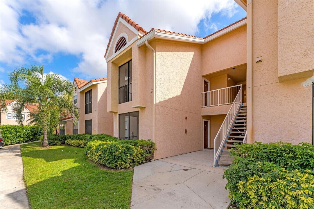 10441 SW 156th Ct in Miami, FL - Building Photo