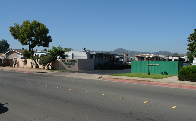 El Cajon Valley Mobile Home Park in El Cajon, CA - Foto de edificio - Building Photo