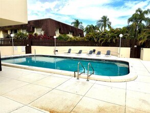 13710 SW 90th Ave in Miami, FL - Building Photo - Building Photo