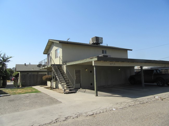 646 W Iris Ave in Visalia, CA - Building Photo - Building Photo