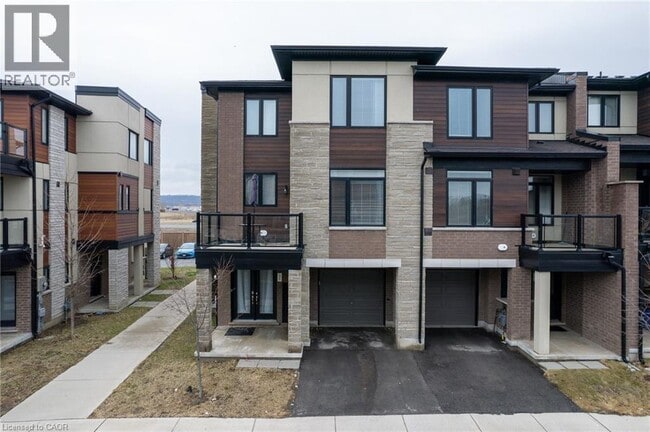 590 N Service Rd in Hamilton, ON - Building Photo - Building Photo