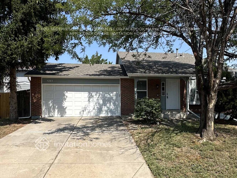 4283 S Halifax Way in Aurora, CO - Building Photo