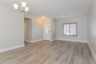 255 Crusades Ave in Henderson, NV - Building Photo - Building Photo