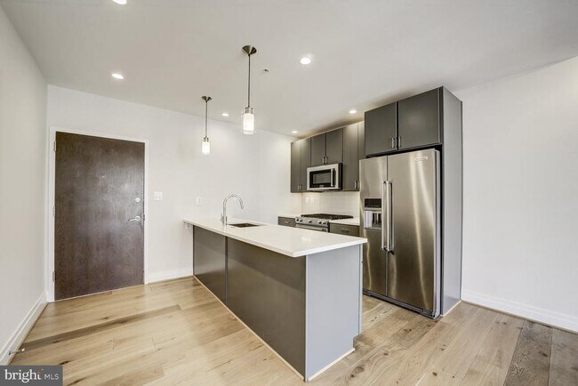 301 H St NE in Washington, DC - Building Photo - Building Photo