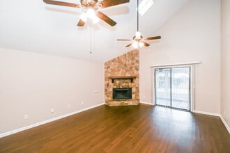 1853 Alberta Ct N in Middleburg, FL - Foto de edificio - Building Photo