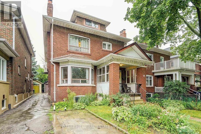 39-39 Robina Ave in Toronto, ON - Building Photo - Building Photo