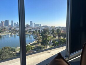 2404 Wilshire Blvd in Los Angeles, CA - Foto de edificio - Building Photo