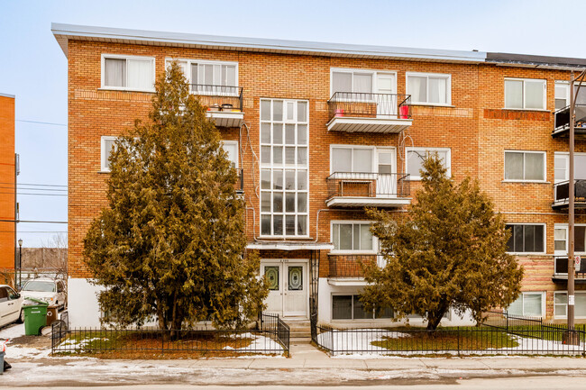 2380 Duff Court St in Lachine, QC - Building Photo - Building Photo