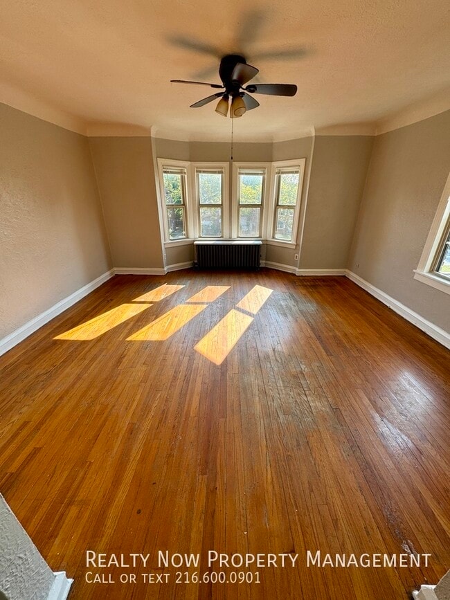 2976 S Moreland Blvd in Cleveland, OH - Foto de edificio - Building Photo