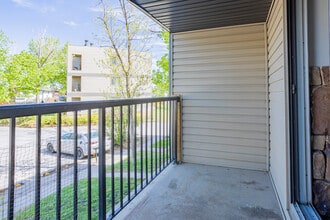 Windsor Green in Calgary, AB - Building Photo - Interior Photo