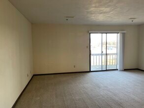 1510 Northbrook Dr, Unit B-11 in Normal, IL - Building Photo - Building Photo