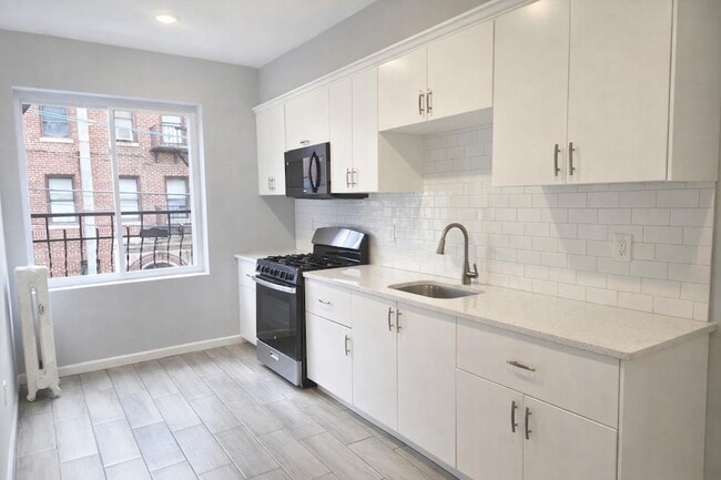 5114 Hudson Ave, Unit 7 in West New York, NJ - Building Photo - Building Photo