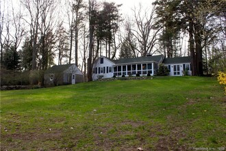 34 Sylvan Rd N in Westport, CT - Building Photo - Building Photo