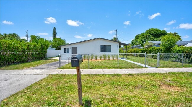 3331 NW 8th Pl in Lauderhill, FL - Building Photo - Building Photo