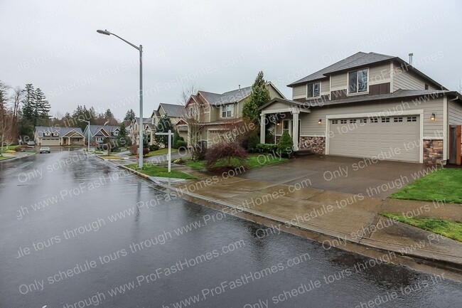 13386 SE Highpointe St in Clackamas, OR - Building Photo - Building Photo