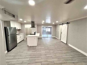 8937 North St in Phoenix, AZ - Building Photo - Building Photo