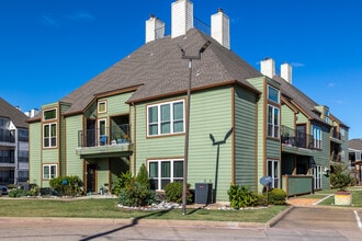 The Retreat at Faulkner Point in Garland, TX - Foto de edificio - Building Photo