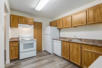 Huntington Hill Coachhomes in Edmonton, AB - Building Photo - Building Photo