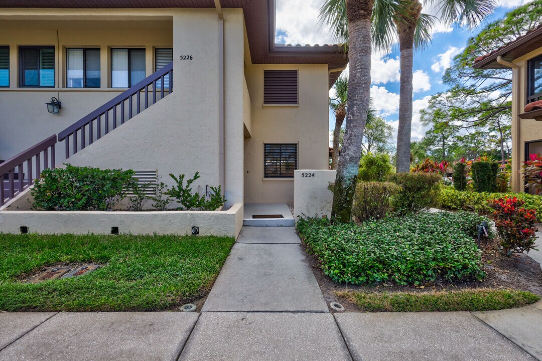 5224 Lake Village Dr, Unit 5224 Lake Village Drive in Sarasota, FL - Building Photo