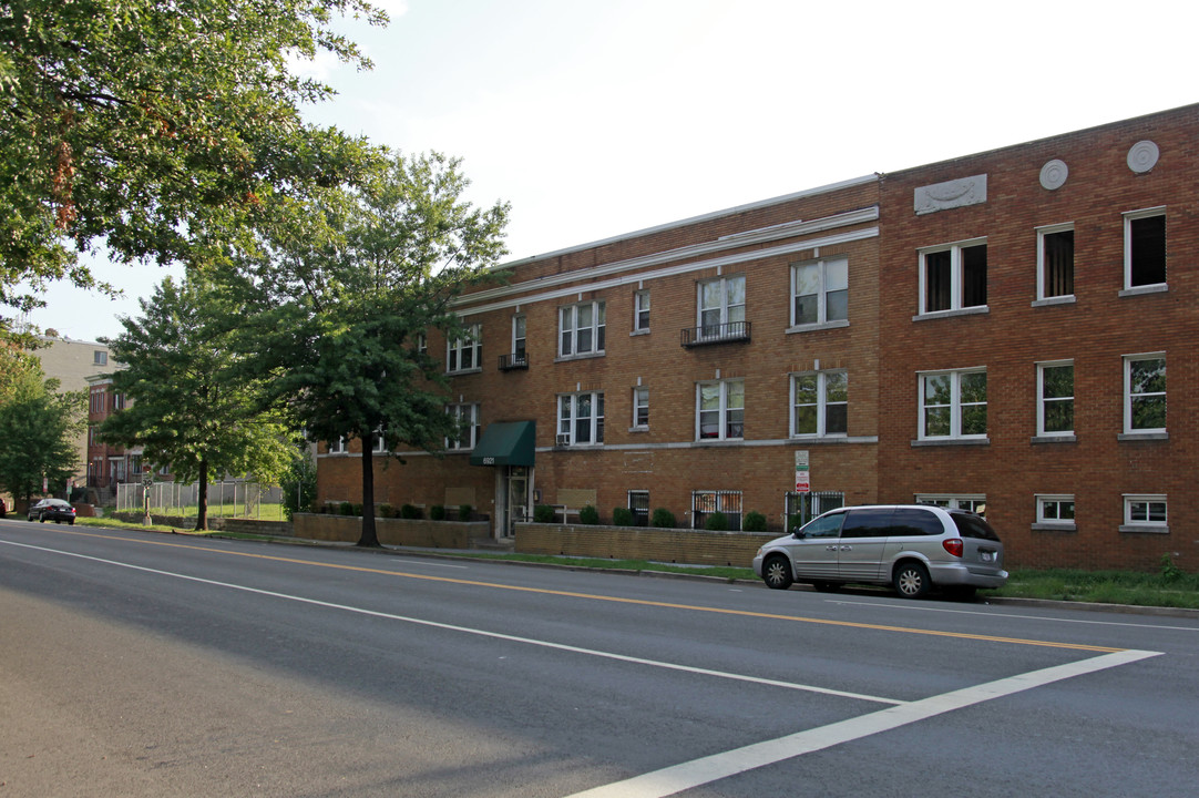 6921 Georgia Ave NW in Washington, DC - Building Photo