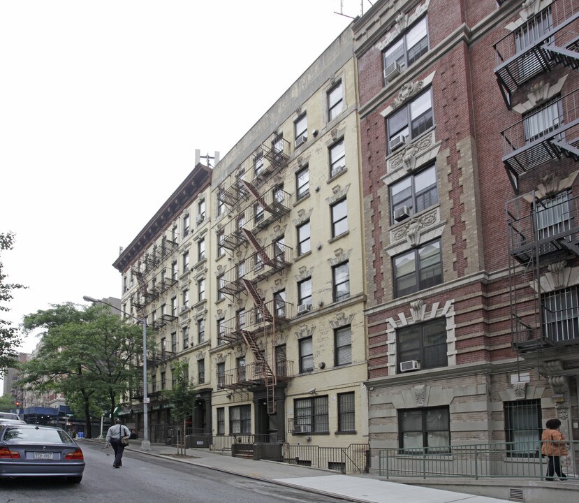 67-69 W 109th St in New York, NY - Building Photo