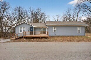 513 N College St in Richmond, MO - Building Photo