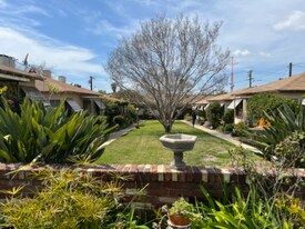 645 S Marengo Ave in Pasadena, CA - Building Photo