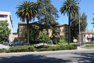 Terra Grande Apartments in Van Nuys, CA - Building Photo - Building Photo