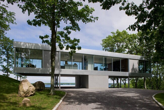 24 Stearns Point Rd in Shelter Island Heights, NY - Foto de edificio - Building Photo
