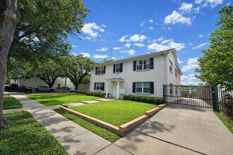 2126 Banks St in Houston, TX - Building Photo - Building Photo