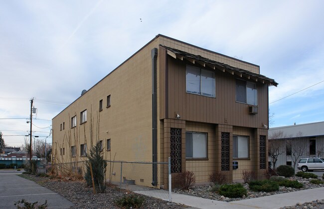 900 Willow St in Reno, NV - Foto de edificio - Building Photo