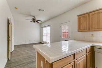 200 Summer Moon Ct in Irving, TX - Building Photo - Building Photo
