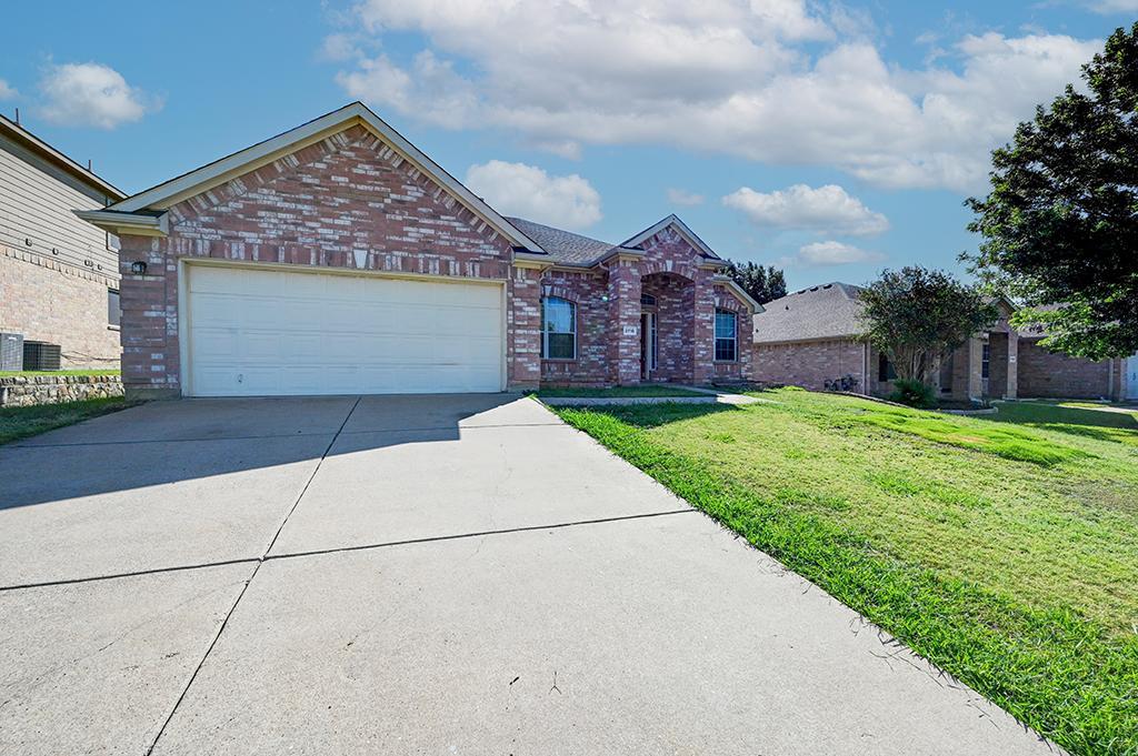 2710 Logan Dr in Mansfield, TX - Foto de edificio