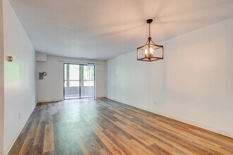 7 Greenbriar Dr-Unit -104 in North Reading, MA - Building Photo - Building Photo